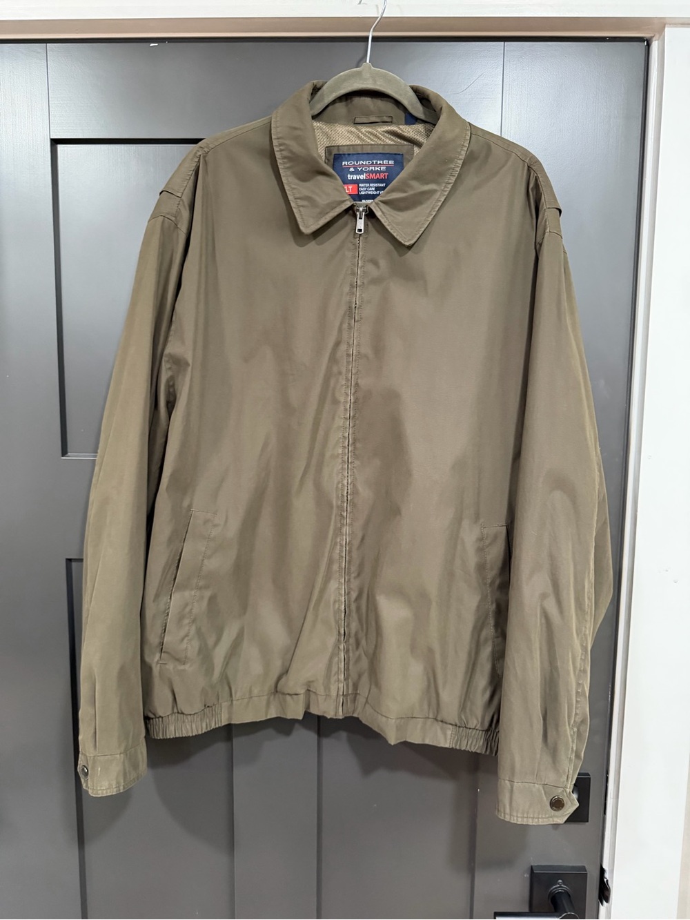 Roundtree & Yorke Men's Olive Zip-Up Windbreaker
